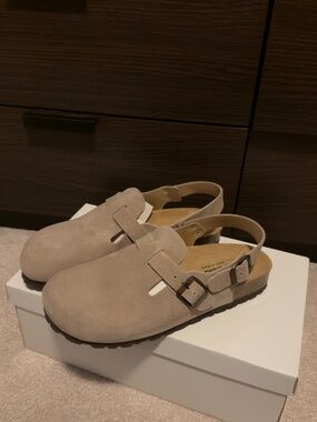 Brand new In Box BROWN SHOES SUEDE SANDALS